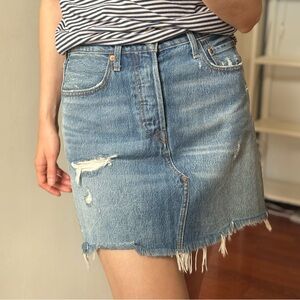LEVI’S Premium Denim Skirt / Size 28